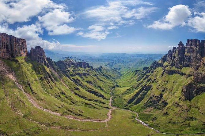 Full Day-Drakensberg-MandelaCaptureSite-HowickFalls-MidlandsMeander from Durban - The Mandela Capture Site brings history into focus