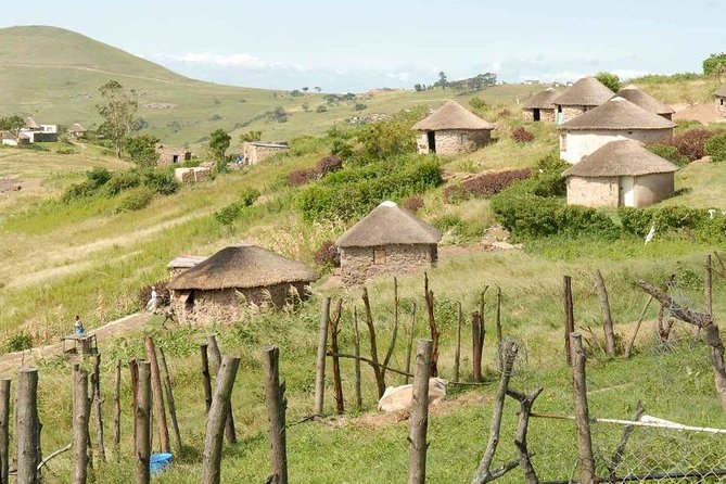 Full Day-Drakensberg-MandelaCaptureSite-HowickFalls-MidlandsMeander from Durban - Howick Falls gives the morning a strong start