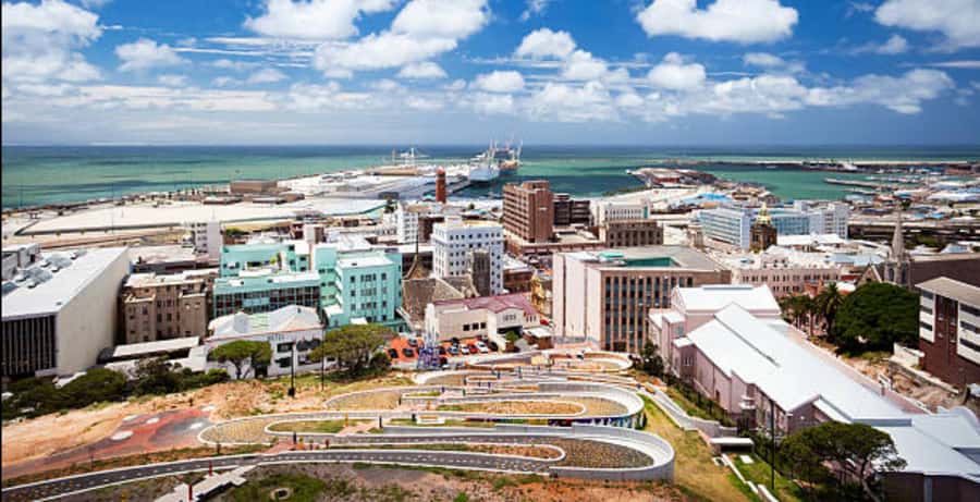 GQ: City Walking Tour & African Cuisine Cooking Class - Donkin Reserve and the city’s layered past