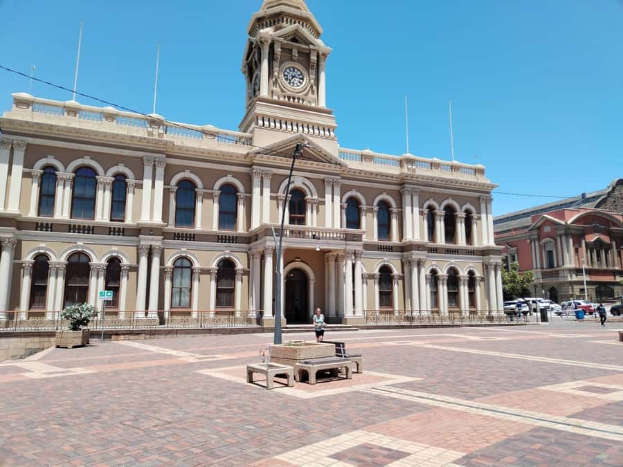 Gqeberha: City Highlights Car and Walking Tour - Riding from your hotel to Nelson Mandela University
