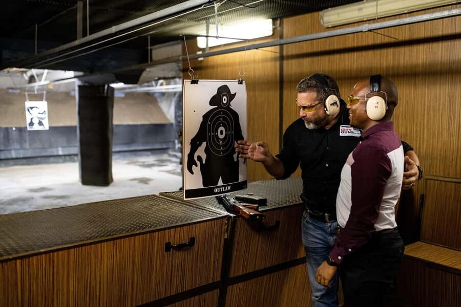 Gun Fun - Special Forces Indoor Shooting - The assault rifle: 20 shots with a military feel
