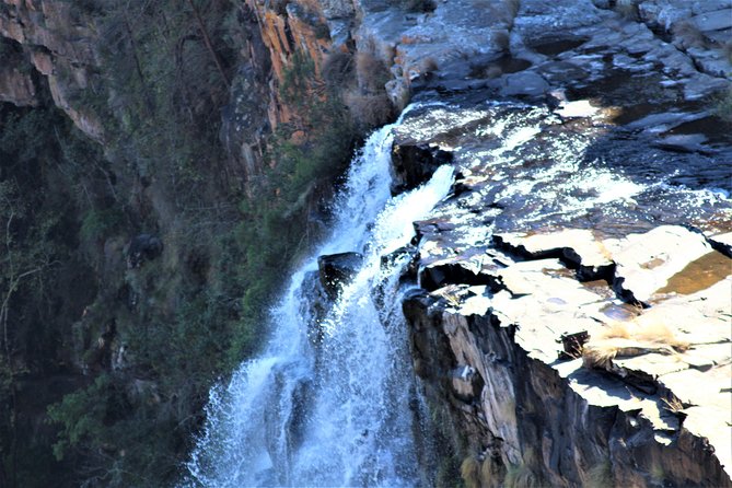 Half Day Panorama Guided Tour - Lisbon Falls adds water and a quick photo stop