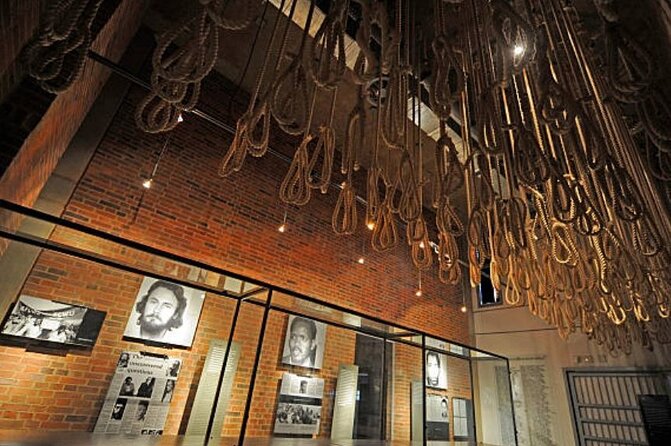 Half Day Soweto and Apartheid Museum Guided Tour - Houghton Estate and Munro Drive: a quick look at Johannesburg
