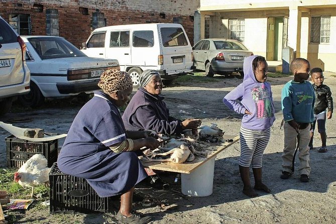 Halfday township tour - Guga S’Thebe shows Langa through local art