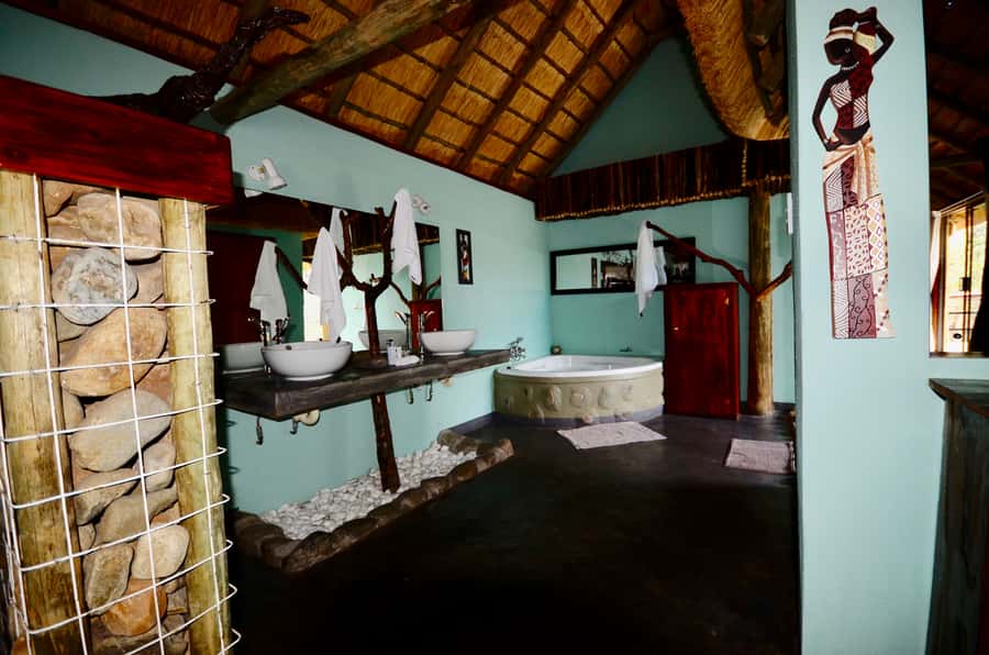 Johannesburg: 6-Day Luxury Kruger National Park Safari - A final walk and the Three Rondawels