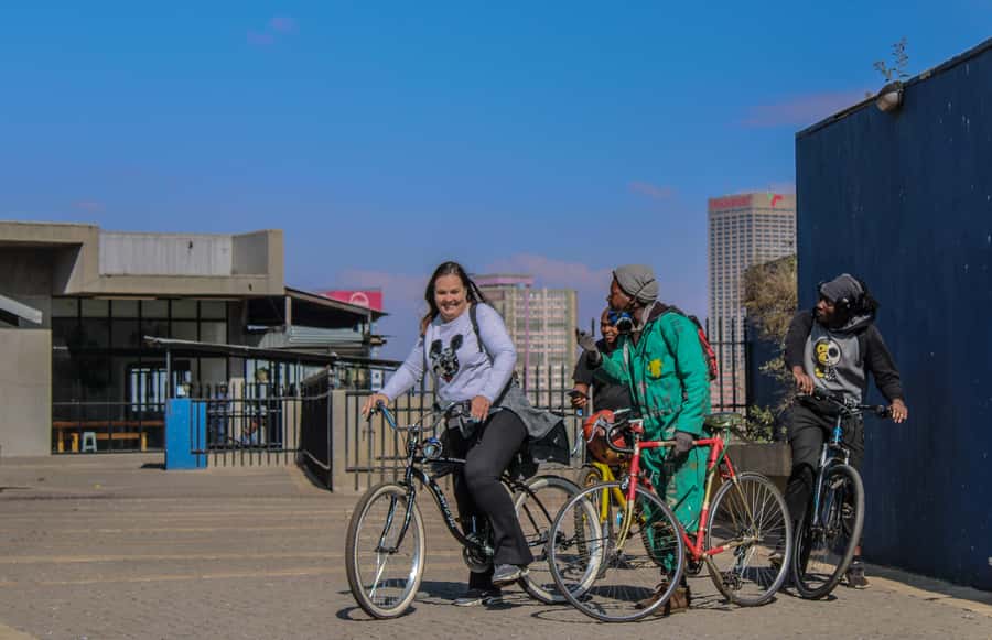 Johannesburg: Inner City Guided Cycling Tour - Maboneng and a meeting with local art