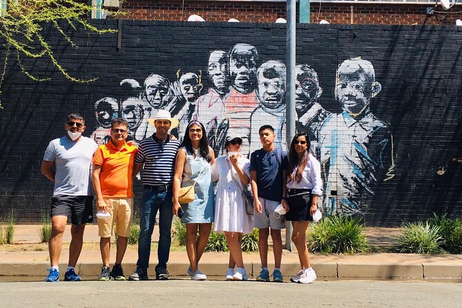 Johannesburg: Maboneng Street Art & Culture Tour - A quick stop at The Cosmopolitan Lounge