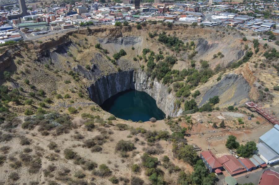 Johannesburg: Pretoria and Cullinan Diamond Mine Tour - Paul Kruger House and the Transvaal story