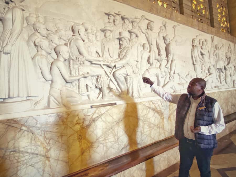 Johannesburg: Pretoria and Cullinan Diamond Mine Tour - Guides, transport, and the human side of the day
