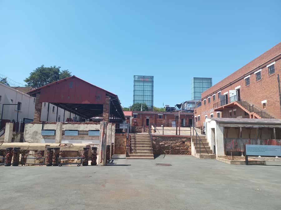 Johannesburg: Private Guided City Tour with Apartheid Museum - Constitutional Hill And The Old Fort