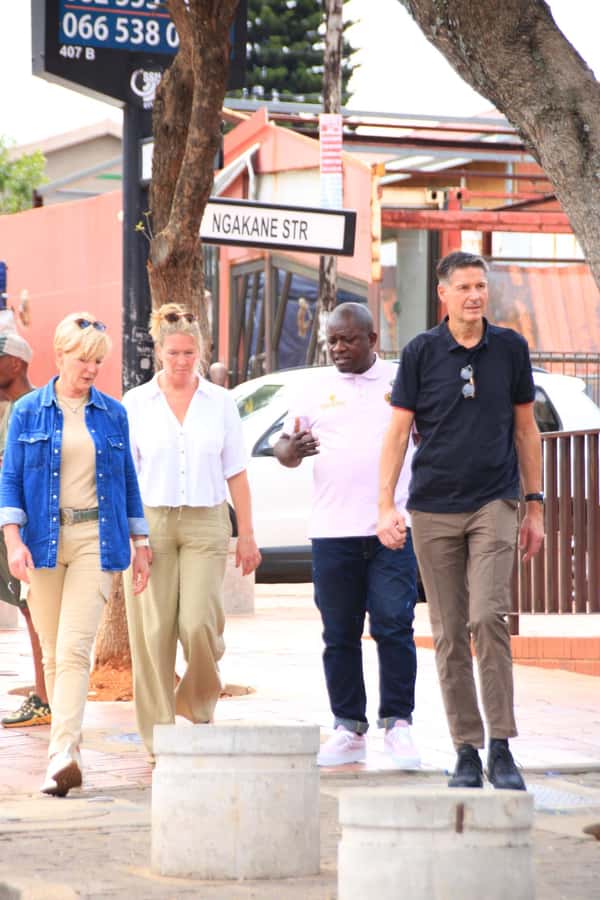 Johannesburg: Soweto & Apartheid Museum Half-Day Tour - Guides make or break the experience