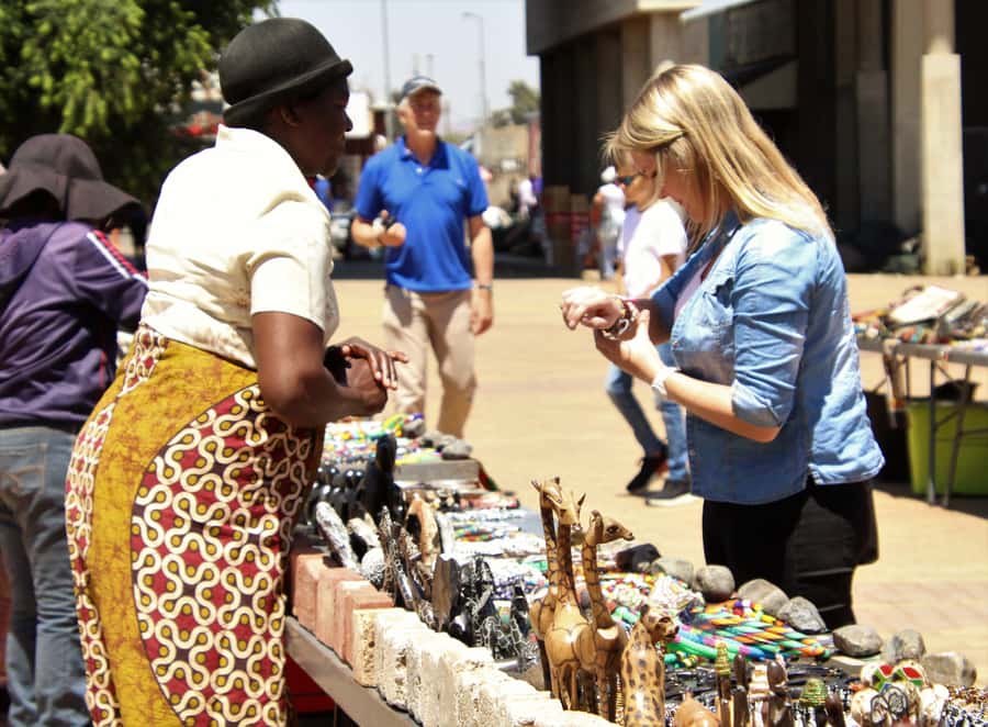 Johannesburg: Soweto Apartheid & Township Tour with Lunch - Visiting an informal settlement responsibly