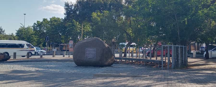Johannesburg: Soweto History Tour with Hotel Pickup - Key points at a glance