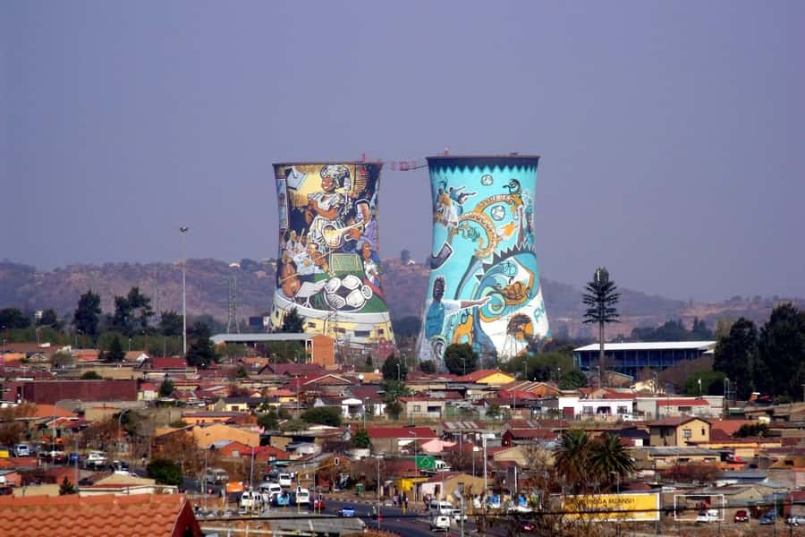 Johannesburg: Soweto Tour with Lunch - Regina Mundi Church and community contrasts