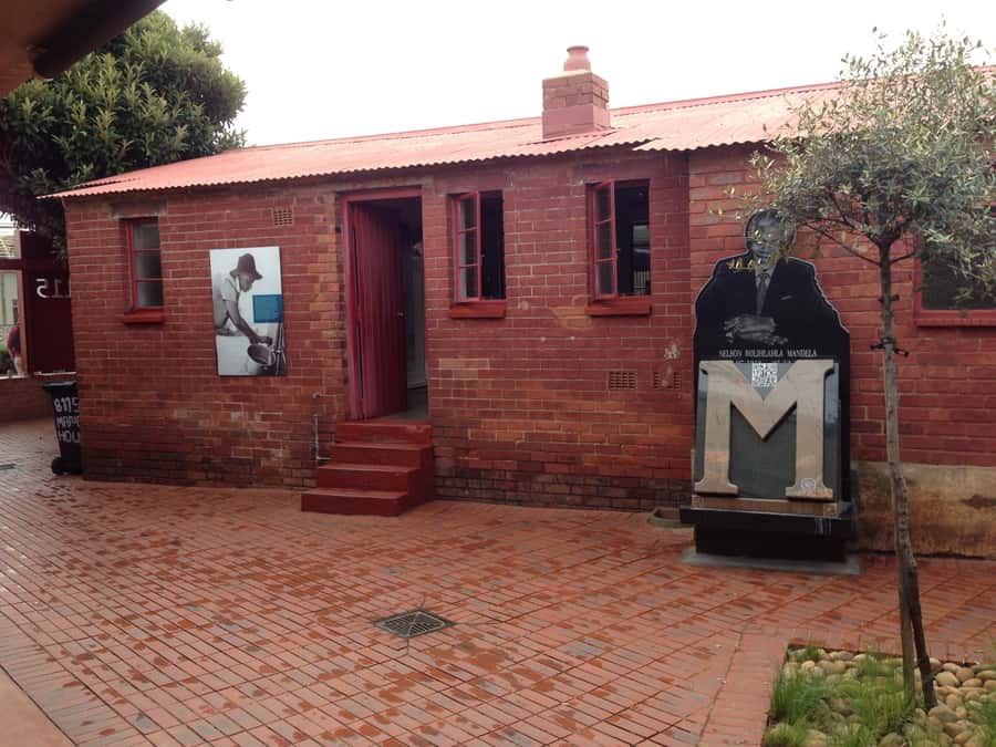 Johannesburg: Soweto Tour with Lunch - Lunch in Soweto