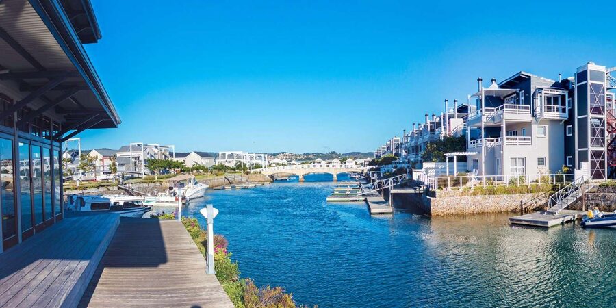Knysna: Sightseeing Cruise on Coquette - Seeing the Knysna Heads from the water