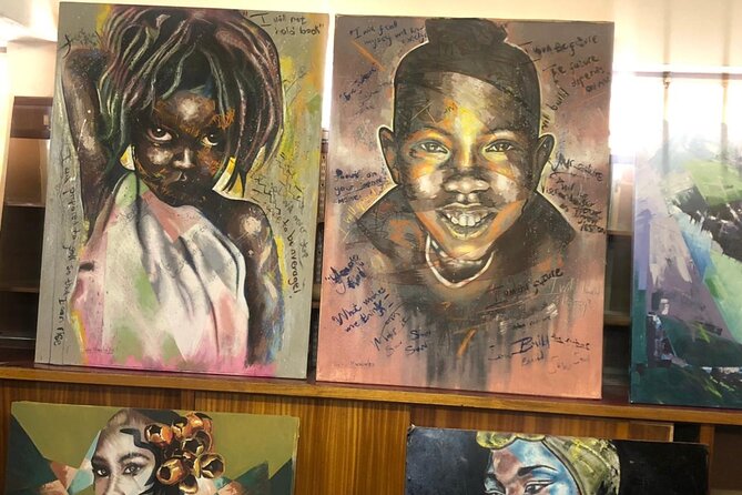 (Meet the Artist)Art Gallery & Street Art tour with lunch - The Living Artists Emporium and early careers
