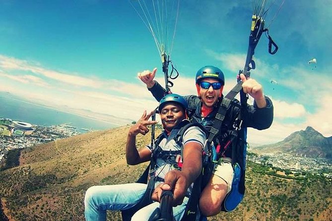 Paragliding in Cape Town (Icarus) - Starting at the end of Signal Hill Road
