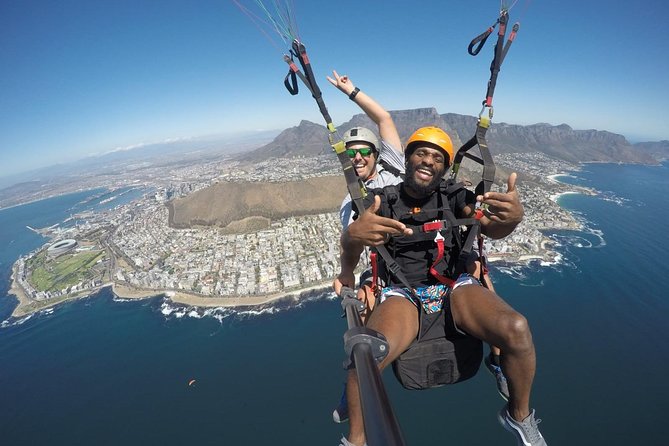 Paragliding in Cape Town - Meeting your pilot at Signal Hill