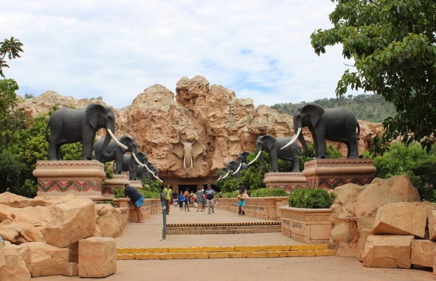 Pilanesberg Full-Day Shared Safari with Sun City Visit - Guides who shape the experience
