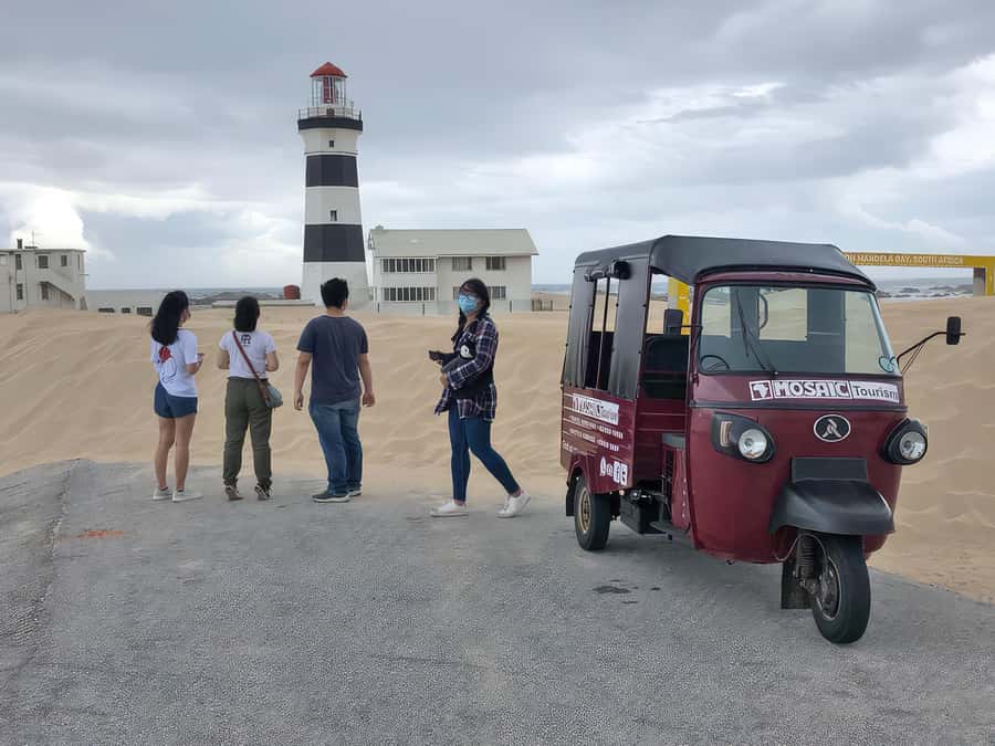Port Elizabeth tuk-tuk tour, experience the natural beauty. - From the beachfront to Port Elizabeth’s city sights