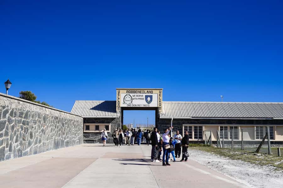 Pre-Booked: Robben Island, Bo-kaap & Table Mountain Tour - Lunch at Seven Colours Eatery keeps the day moving