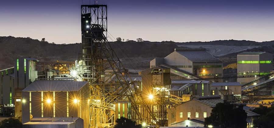 Pretoria: Cullinan Surface Diamond Mine Walking Tour - Walking Toward the Shaft and Big Hole