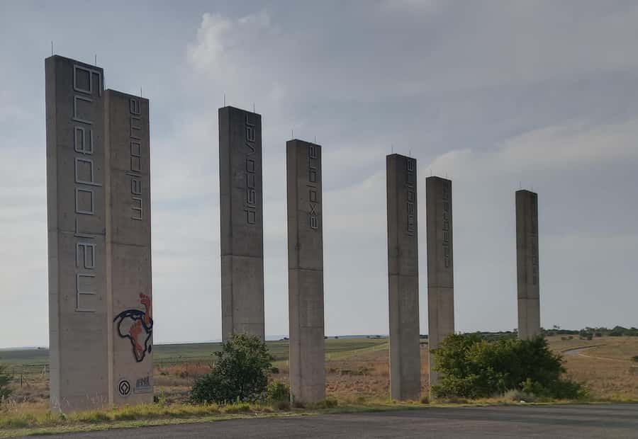 Pretoria/Sandton: Cradle of Humankind & Sterkfontein Caves - Maropeng Visitor Centre: a clear route through deep time