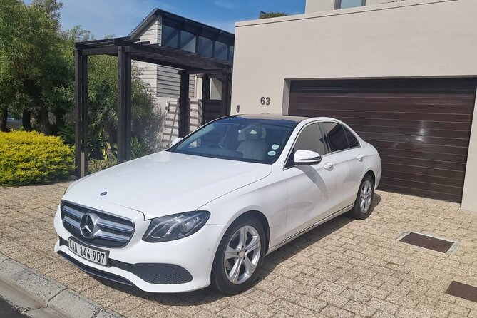 Private Airport & Hotel Transfers in Cape Town - Finding your driver at arrivals