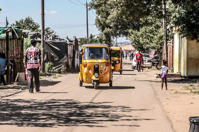 Private local authentic soweto Moto taxi experience - Lunch at Soweto Backpackers