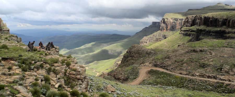 Private Sani Pass Classic Tour: High value for money - Gravel bends and Drakensberg views