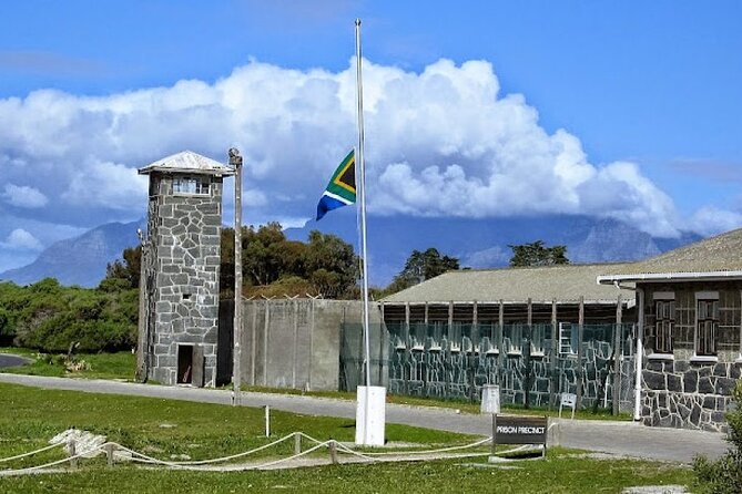 Robben Island ,Kirstenbosch Gardens and Groot Constantia. - What the price includes, and what it leaves out
