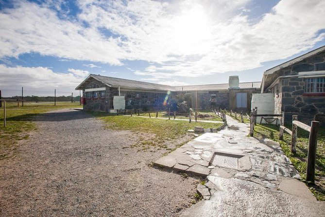 Robben Island & Surprise stops tickets confirm by 8am next day. - Is the $182.95 price fair?