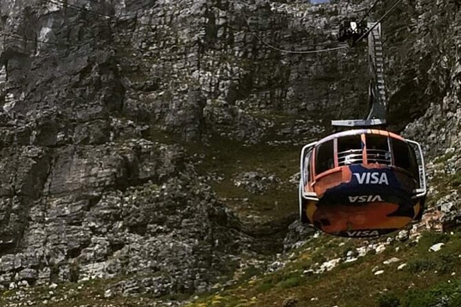 Robben Island Table Mountain and Kirstenbosch Sharing group tour - Lunch and a reset at the Waterfront