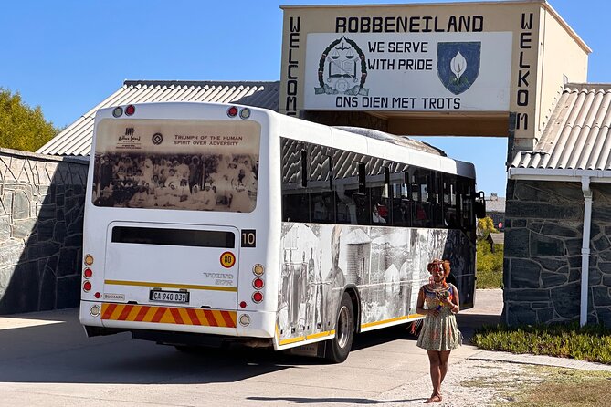 Robben Island & Table Mountain Pre Booked Tickets With Hotel Pick Up & Drop Off - Guide quality makes a real difference