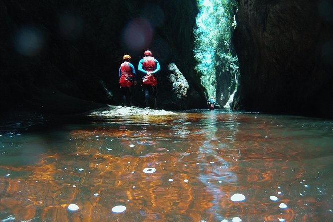 Short Canyoning Trip in The Crags - Why canyoning works so well here