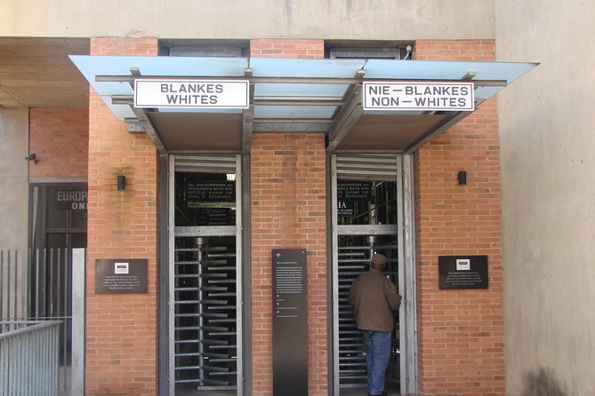 Soweto and Johannesburg & Apartheid Museum - A short look at KwaZulu Muti