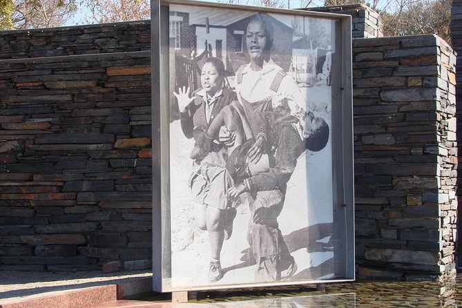 Soweto & Johannesburg And Apartheid Museum Private - Timing, meals, and what is included