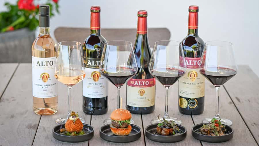 Stellenbosch: All-inclusive Private Wine Tour & Tastings - Starting in Stellenbosch with town history first