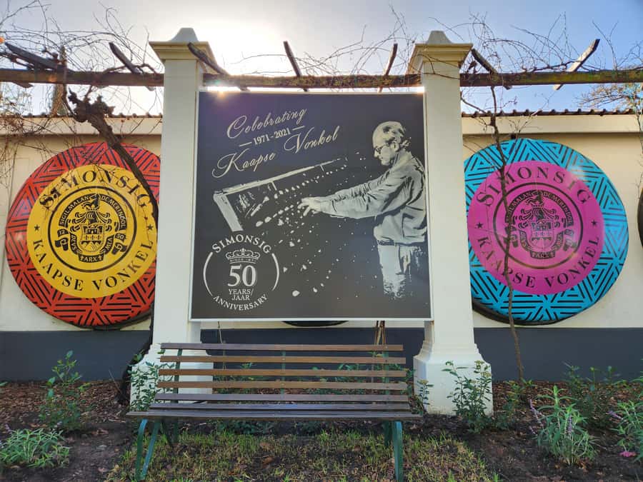 Stellenbosch: Hop-On Hop-Off Northern Route Wine Tour - Delheim for food pairings and lunch