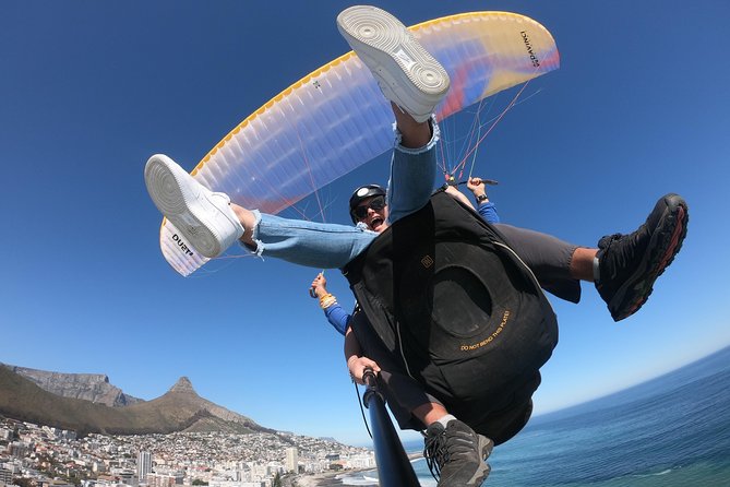 Tandem Paragliding in Cape Town - Taking the controls with your pilot