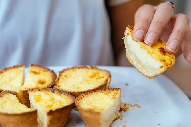 The 10 Tastings of Cape Town With Locals: Private Food Walking Tour - Company’s Garden and two classic South African bites